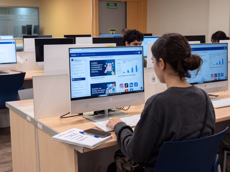 El poder de la comunicación actual está en las redes sociales.