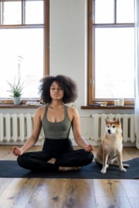 yoga en casa DEPORTES Y MARKETING DIGITAL TIPS SEGMENTAR TARGETS apps