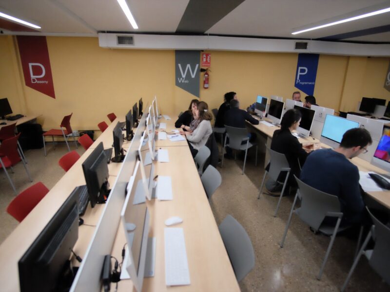 cipsa cursos informática profesional Barcelona Marketing Digital Ofimática Web PHP Sistemas Dsieño gráfico 3D escuela cipsa barcelona